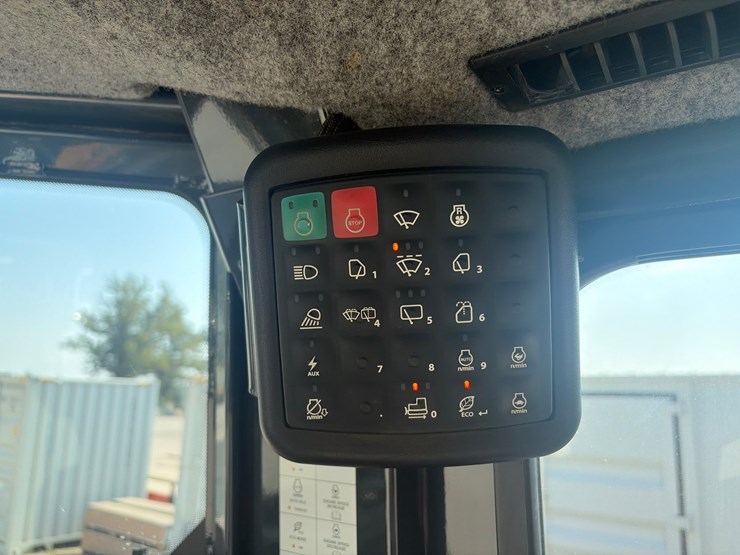 2021-deere-450k-image-17