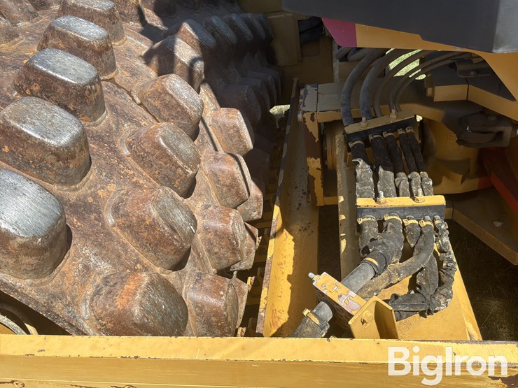 2009-caterpillar-cp56-image-19