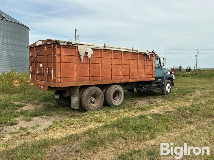 1981-ford-7000-image-5