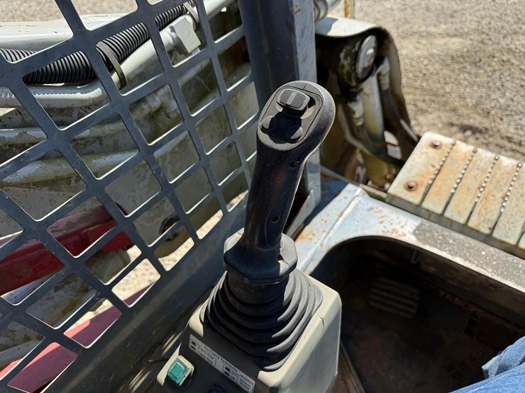2013-takeuchi-tl230-image-25