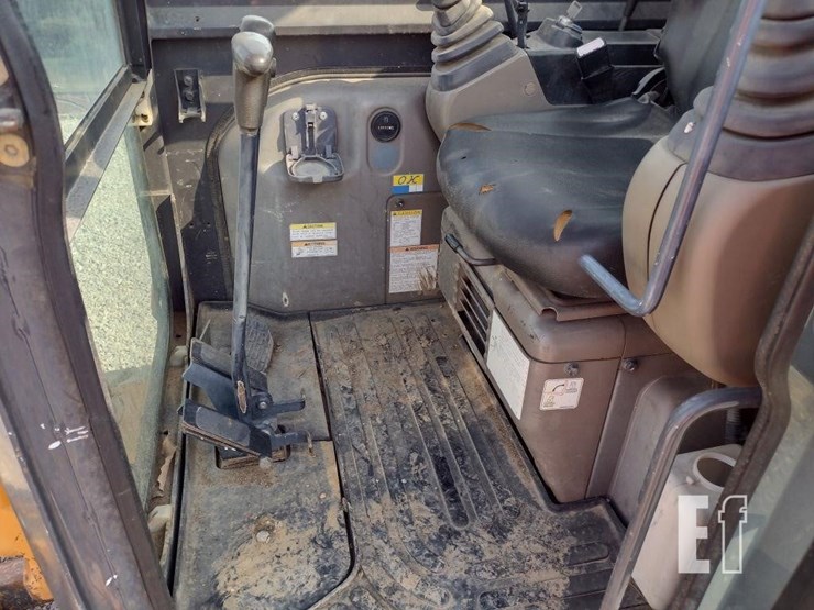2011-case-cx36b-image-10