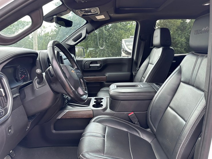2020-chevrolet-1500-image-16