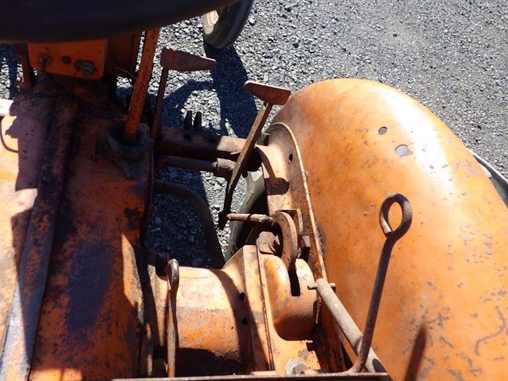 allis-chalmers-b-tractor-image-18