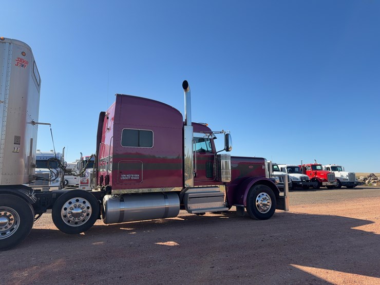 2022-peterbilt-389-image-4