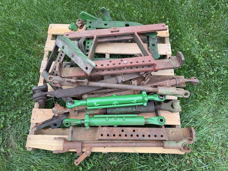 john-deere-dubuque-3-point-hitch-parts-image-1