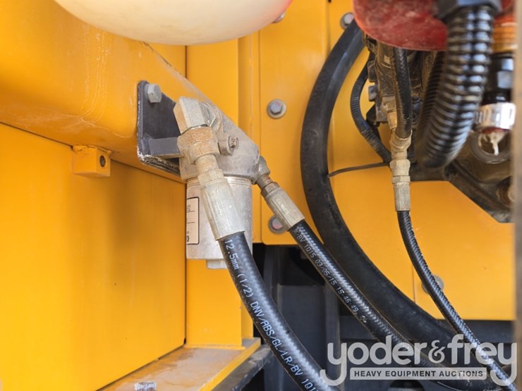 2015-volvo-ec350el-image-36