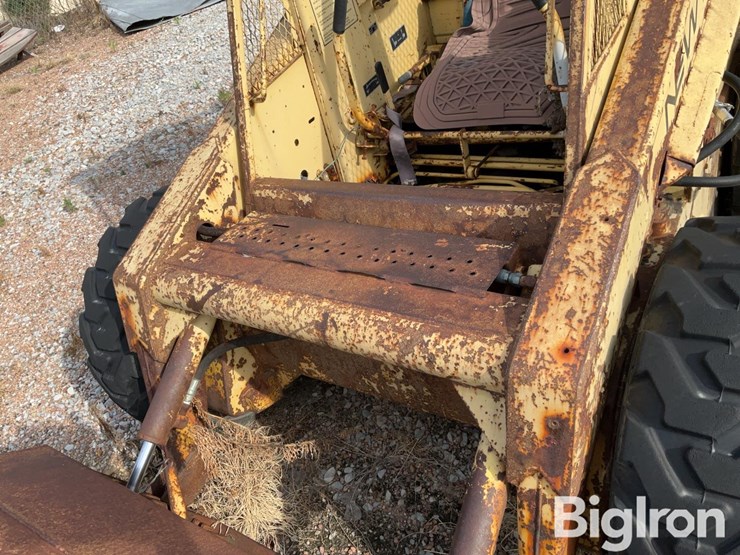 new-holland-l779-image-12
