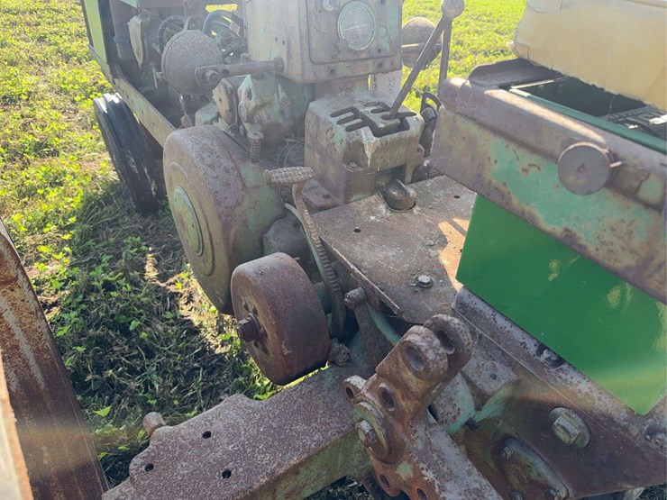 john-deere-520-image-9