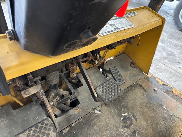 caterpillar-t50d-image-36