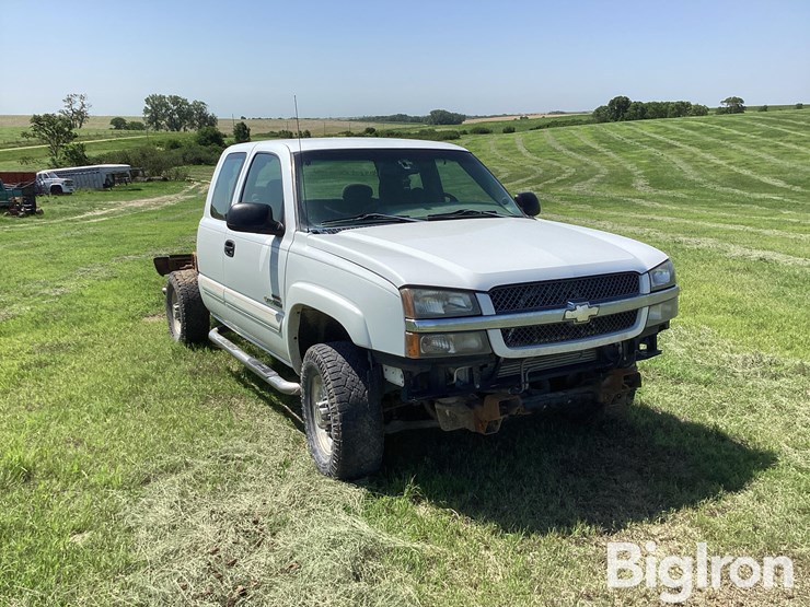 2004-chevrolet-silverado-2500-image-3