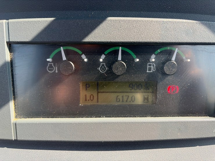2021-deere-450k-image-23