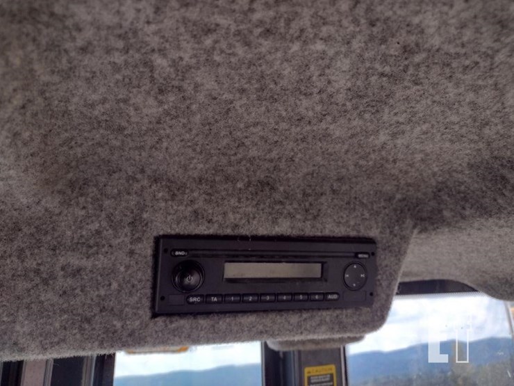 deere-410l-image-12