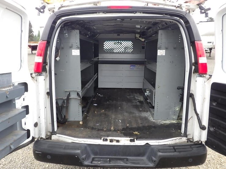 2016-utility-van-image-14