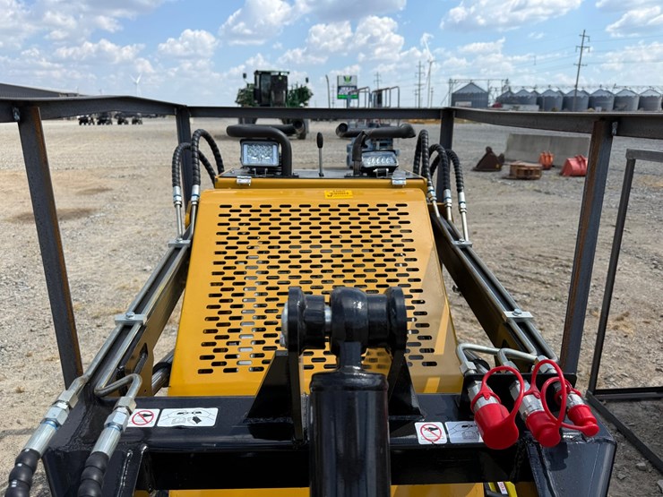 #84-•-unused-2026-agt-mx-crt23-stand-on-tracked-loader-mxcrt232026j00592-inv#4565-image-18
