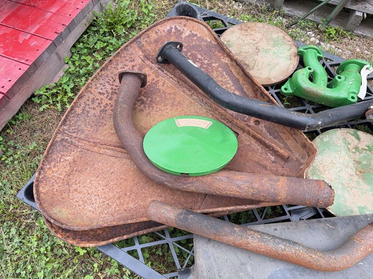john-deere-exhaust-parts-&-clam-shell-fenders-image-4