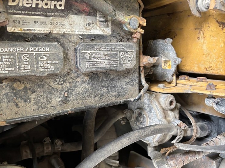 caterpillar-t50d-image-28