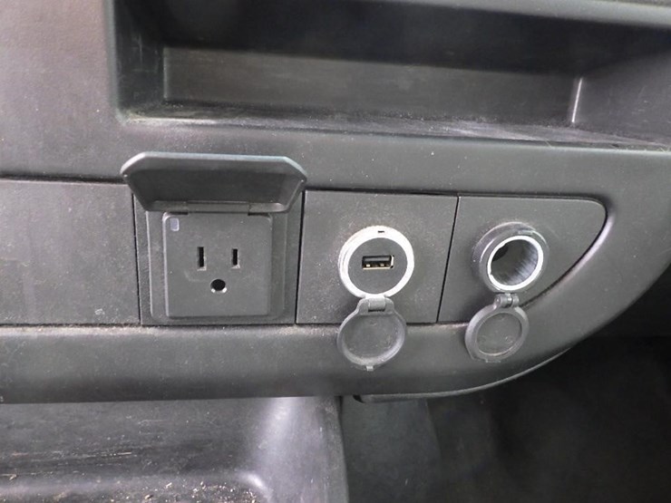 2017-utility-van-image-29