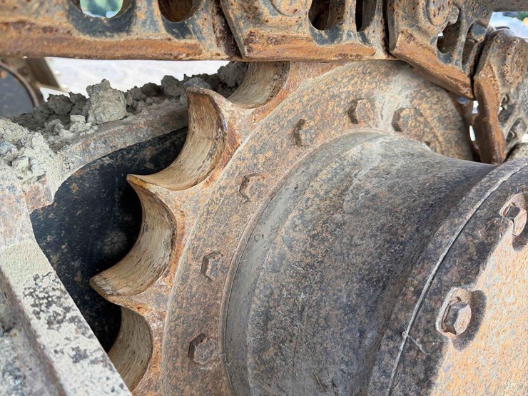 2011-deere-120d-image-13