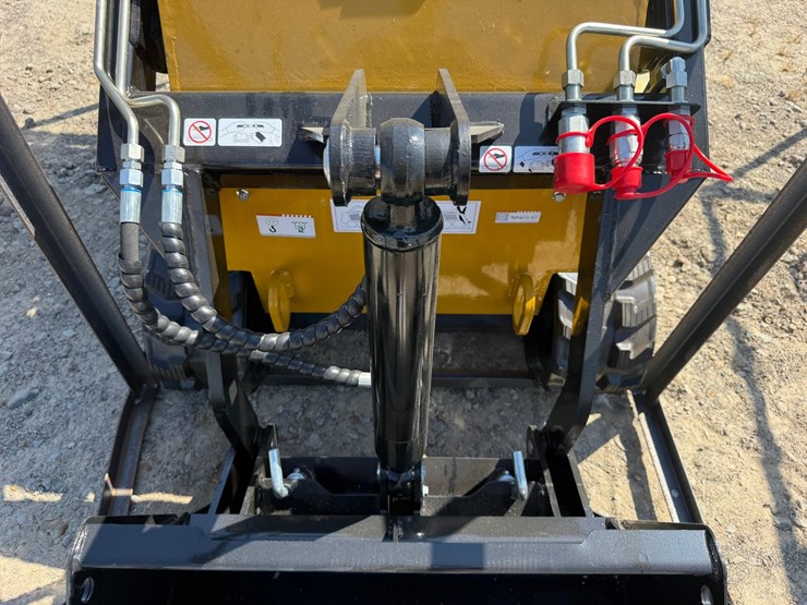 #83-•-unused-2026-agt-mx-crt23-stand-on-tracked-loader-mxcrt232026j00585-inv#4564-image-9