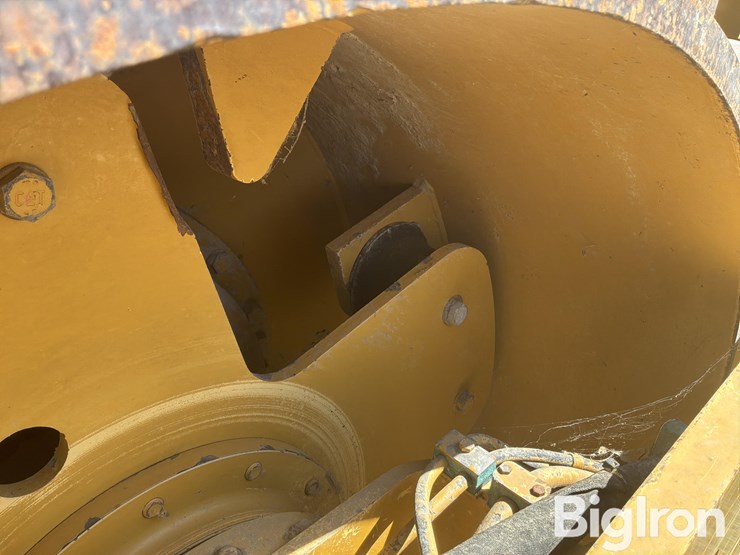 2009-caterpillar-cp56-image-17