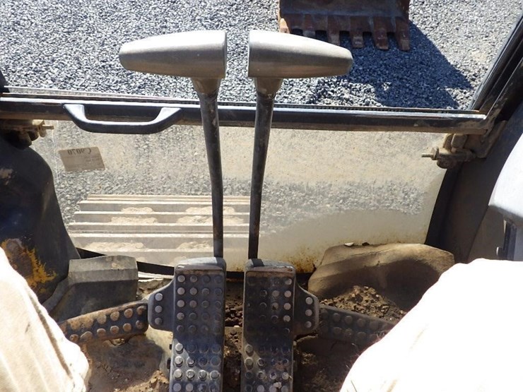 deere-330c-lc-image-44