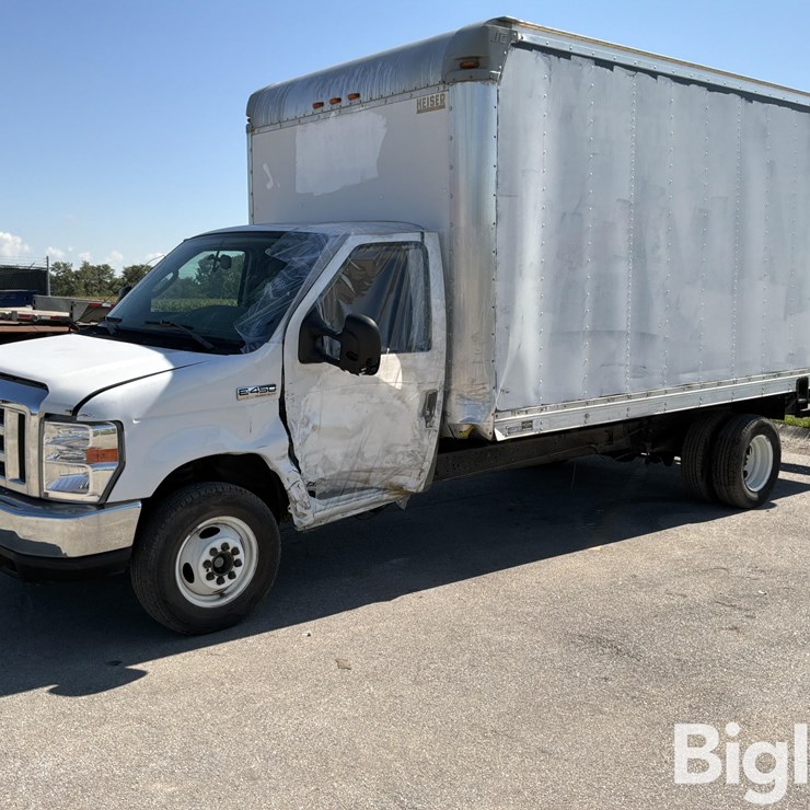 2017 FORD E450