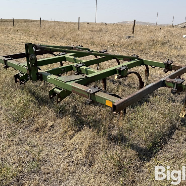 JOHN DEERE 610