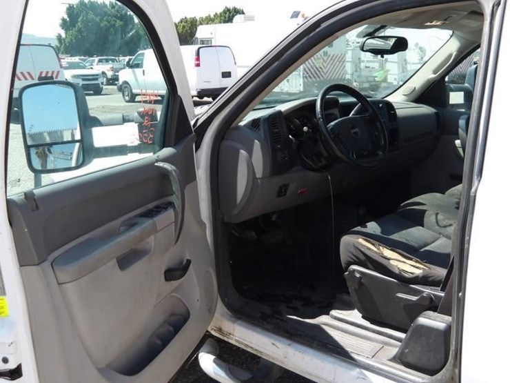 2012-gmc-sierra-3500-image-25