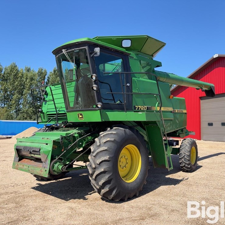 JOHN DEERE 7720 TITAN II