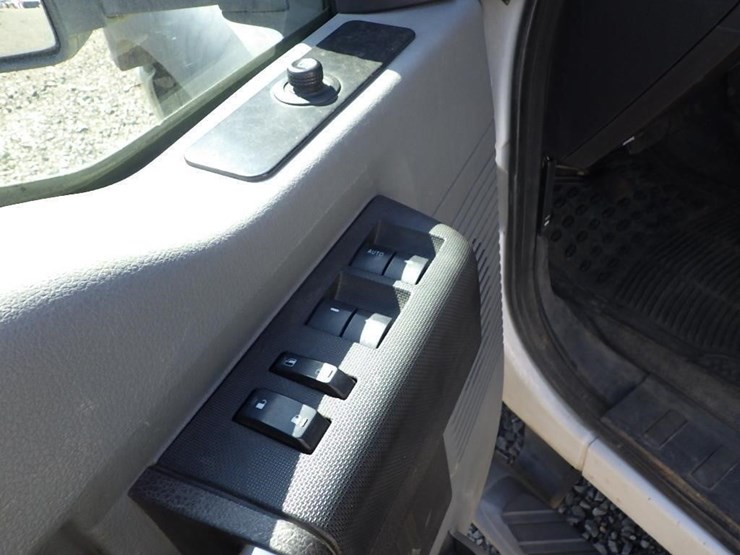 2011-ford-f550-image-58