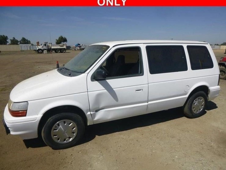 1993-dodge-caravan-image-1