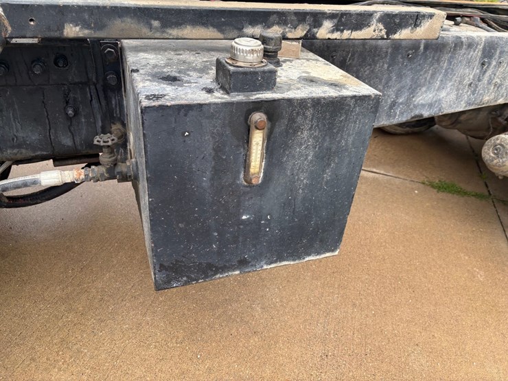 1994-ford-l8000-image-92