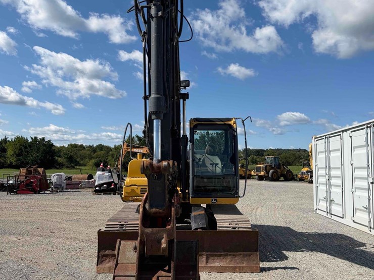 2011-deere-120d-image-2