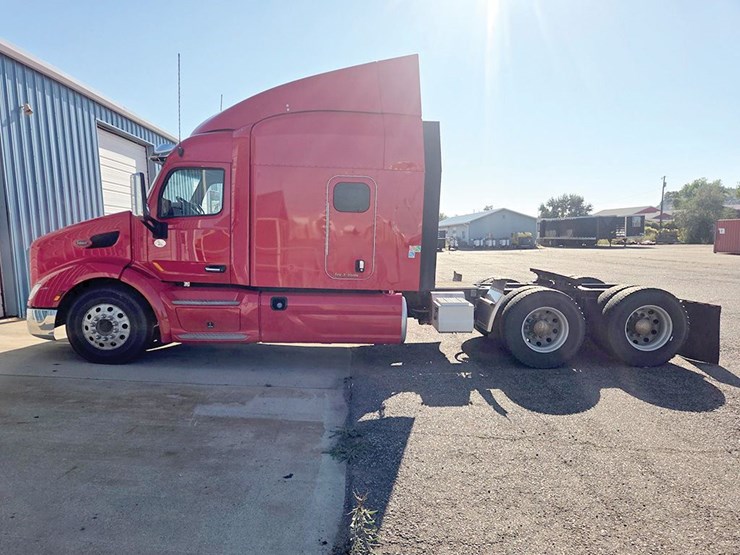2020-peterbilt-579-image-2