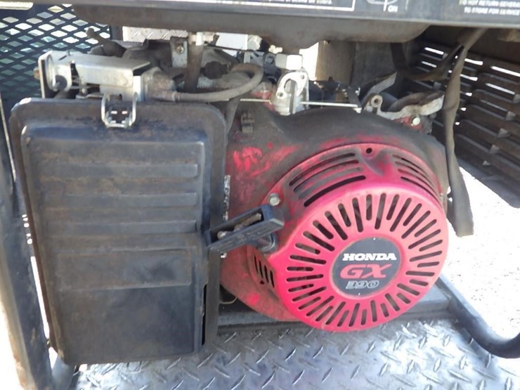 2011-ford-f550-image-38