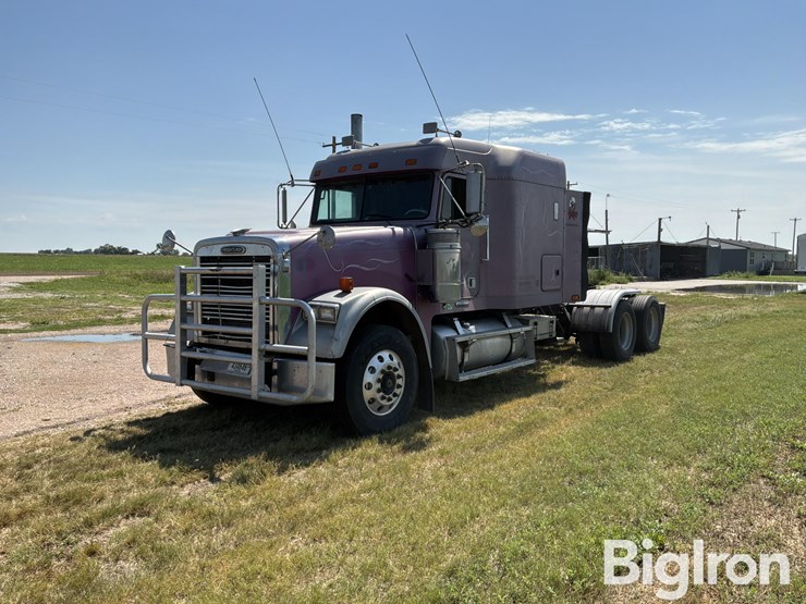 2003-freightliner-fld120-image-1