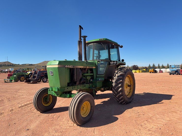 john-deere-4440-image-1