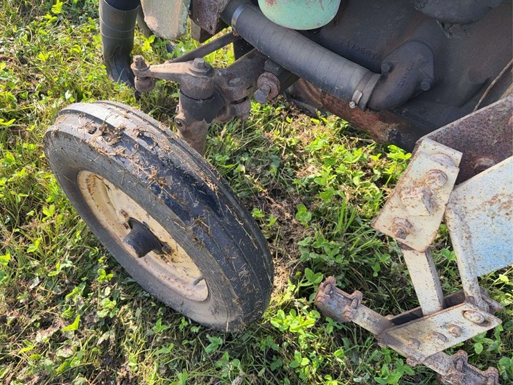 john-deere-330-image-18
