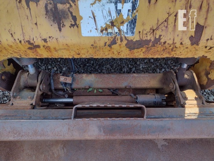 2015-caterpillar-287d-image-22