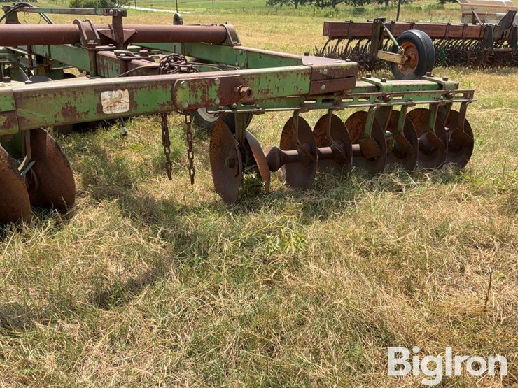 john-deere-12-image-15