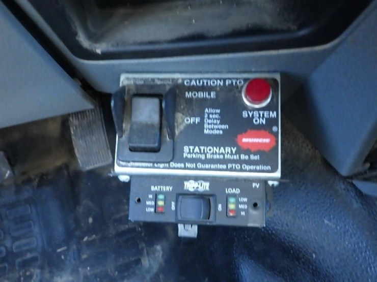 2015-ford-f550-image-40