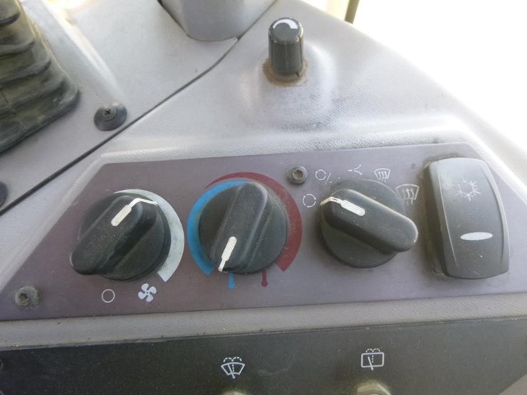 2008-volvo-g930-image-15