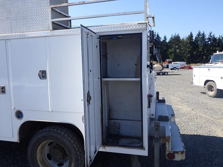 2011-ford-f550-image-19
