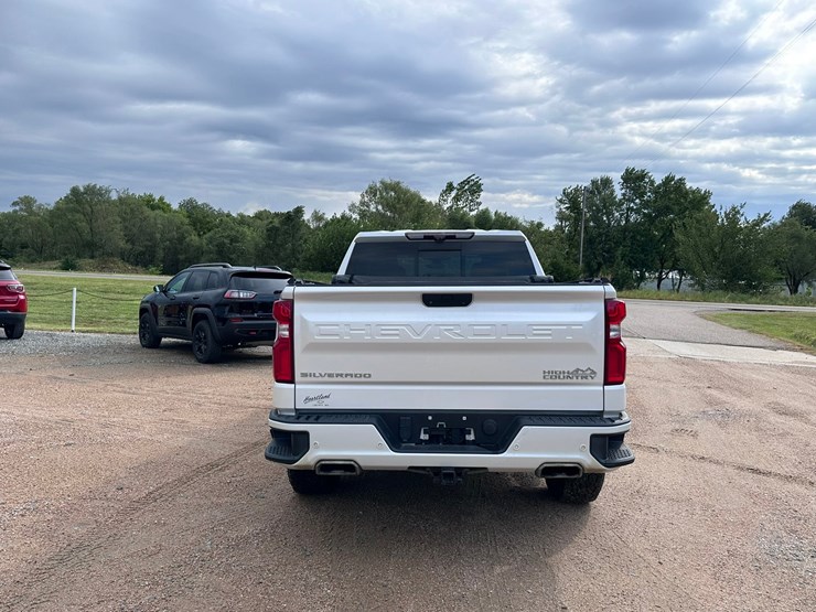 2020-chevrolet-1500-image-4