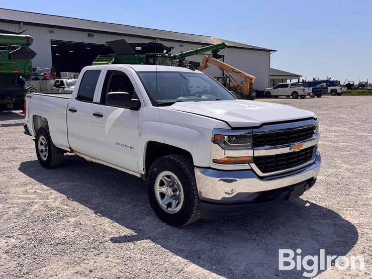 2017-chevrolet-silverado-1500-image-3