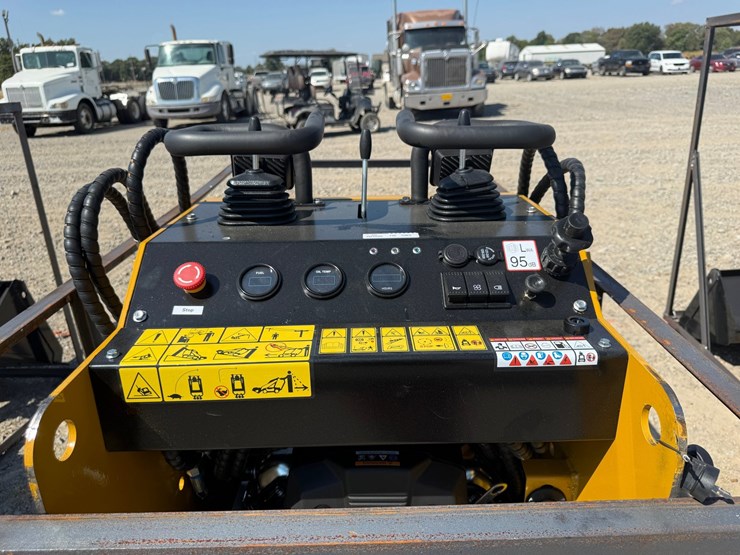 #83-•-unused-2026-agt-mx-crt23-stand-on-tracked-loader-mxcrt232026j00585-inv#4564-image-21