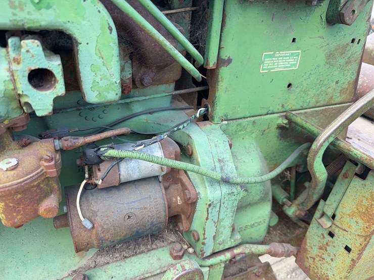 john-deere-3010-image-22