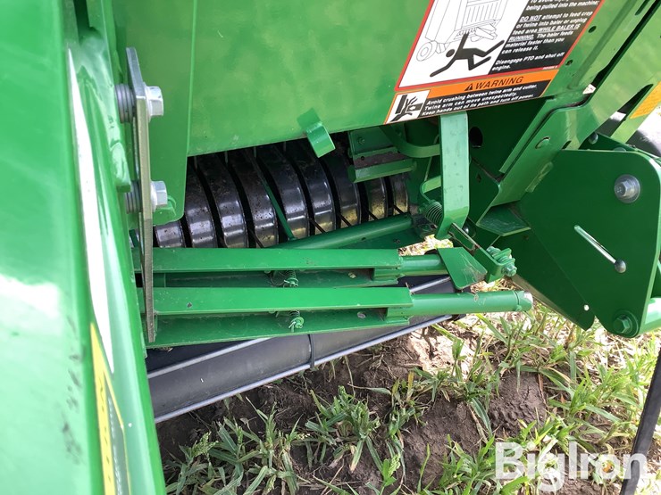 2022-john-deere-560m-image-15