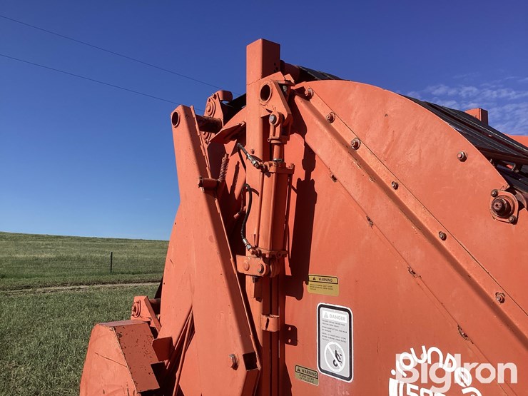 hesston-5800-image-19