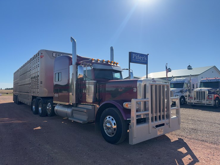 2022-peterbilt-389-image-3